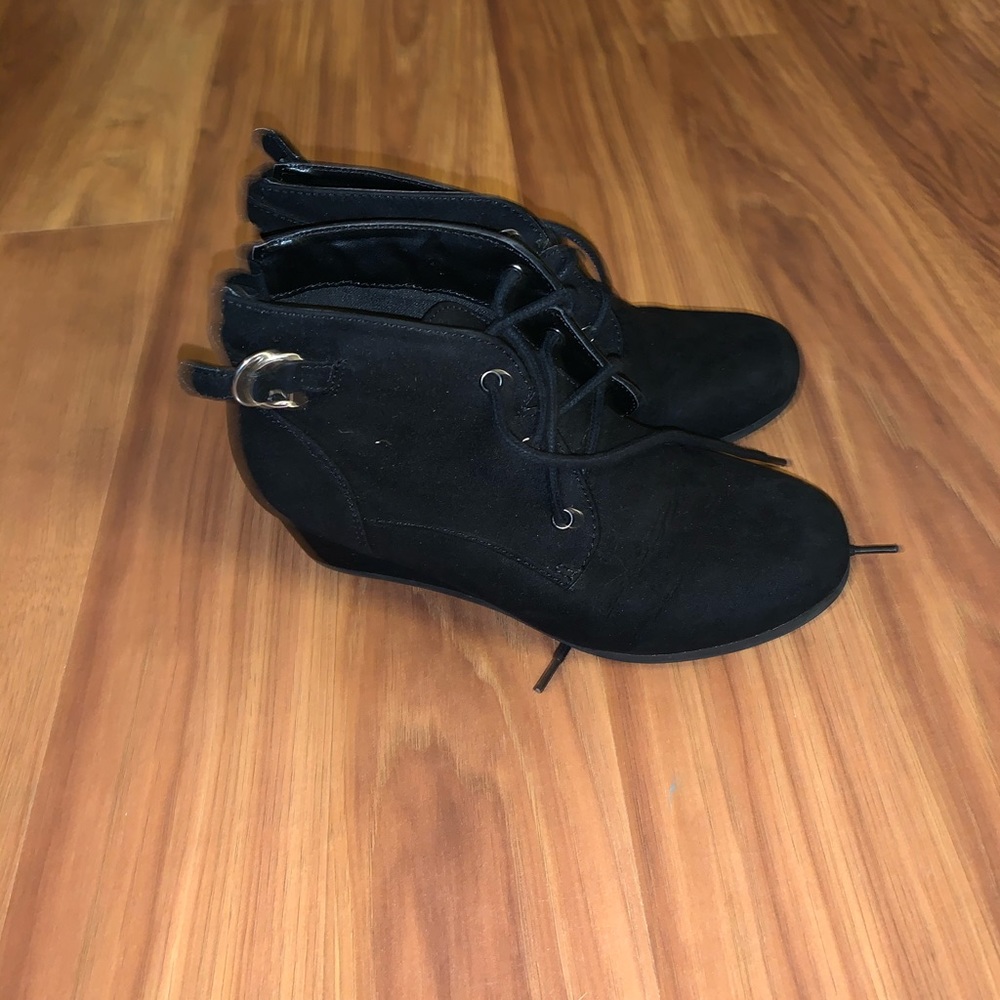 Girls Suede Wedges